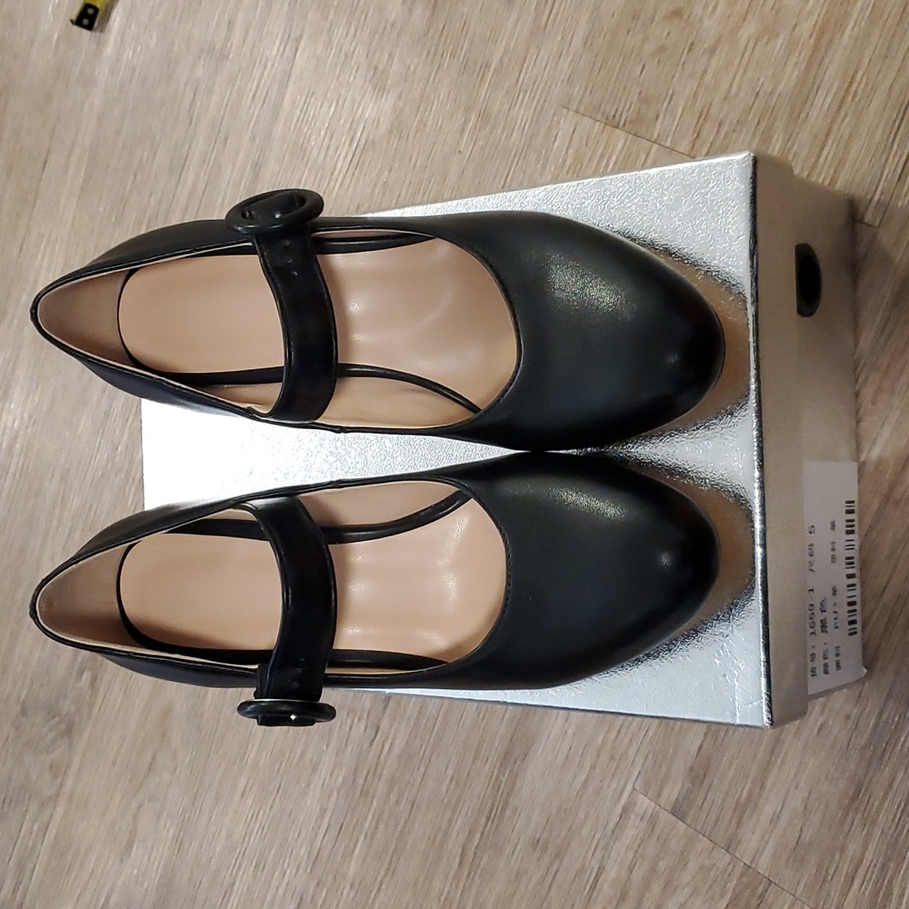 Mary jane pumps